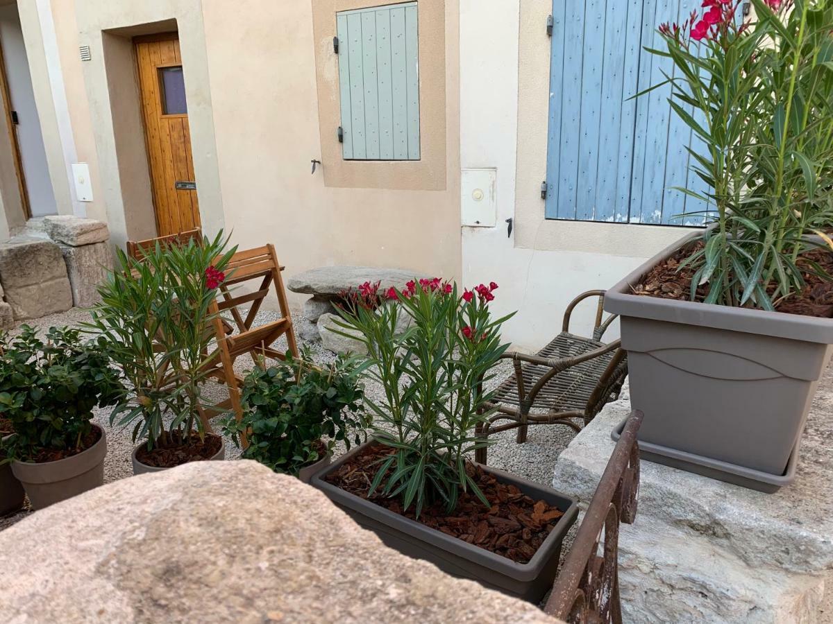 Les Lauriers Daire LʼIsle-sur-la-Sorgue Dış mekan fotoğraf